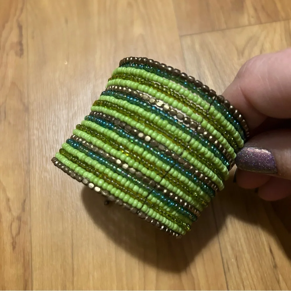 Elegant Green Beaded Bracelet